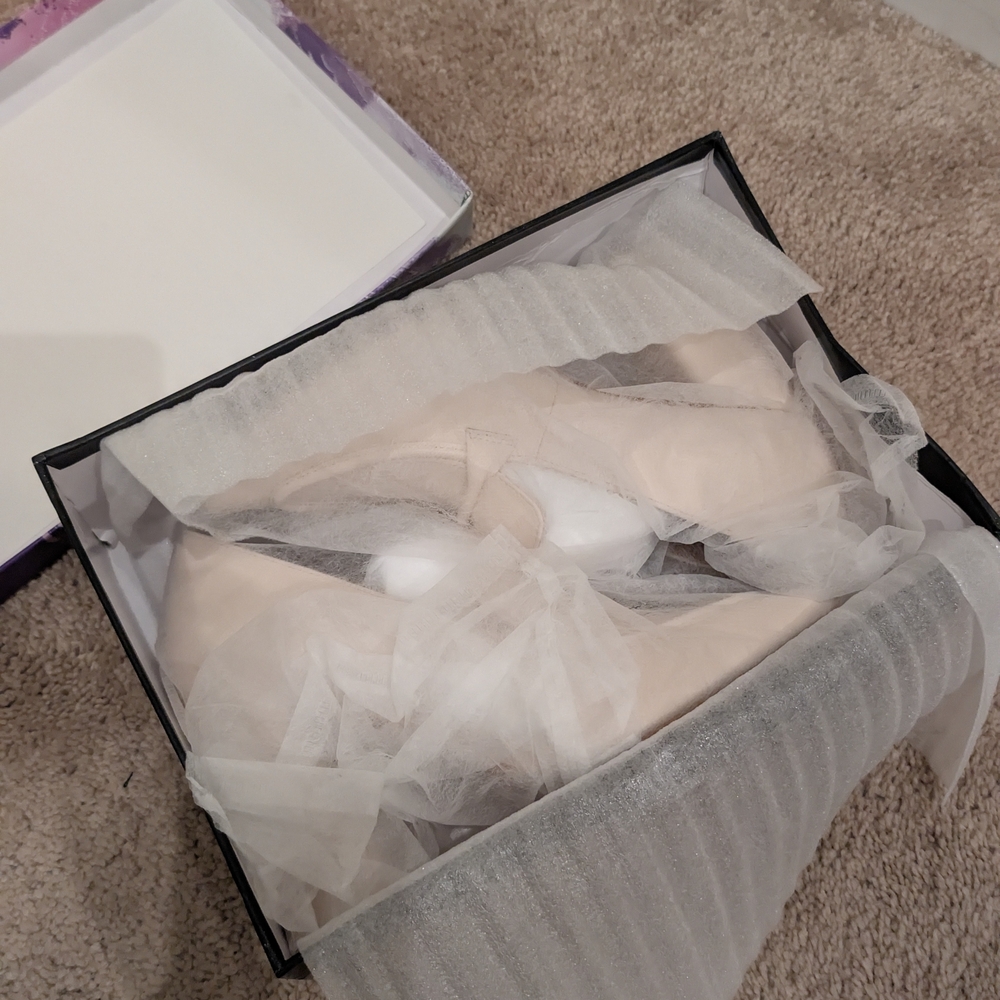 NIB FOWT Cream Women's Loafers 8 - Picture 9 of 11